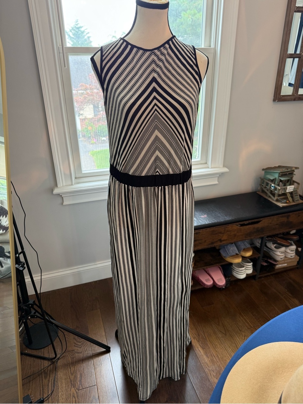 Daisy Fuentes Black and White Striped Sleeveless Maxi Dress size large